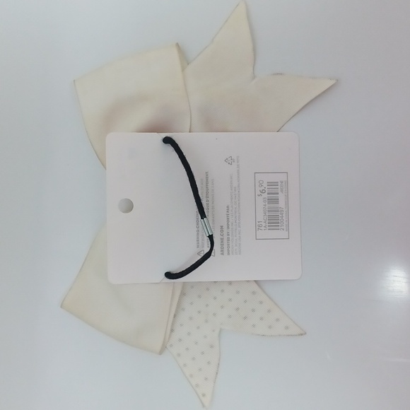 3/$25  Set of hair accessories - Picture 3 of 9